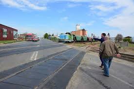 Trecere la nivel cu o cale ferată simplă cu semibarieră, prevăzută cu semnale luminoase de. Trecerea La Nivel Cu Calea FeratÄ De La IeÈirea Din Roman Spre IaÈi Va Fi ReabilitatÄ Anul Viitor Romanul Financiar