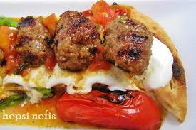 Similar to kibbeh nayyeh from lebanese cuisine, çiğ köfte is common to armenian and turkish cuisines, and is also found in the traditional cuisine of the urfalim jews. Yogurtlu Pideli Kofte Tarifi