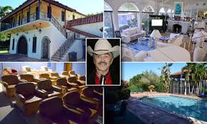 Choose from more than 1,000 properties, ideal house rentals for families, groups and couples. Burt Reynolds Florida Mansion Sells For 3 3m After Nine Years Of Being Up For Sale Daily Mail Online