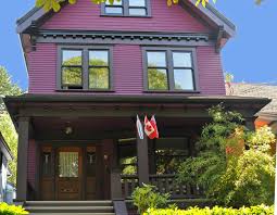 18 Home Exteriors Gone Wild With Color