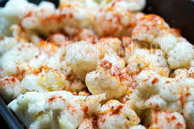 Il cavolfiore gratinato al forno è una ricetta facile e veloce da realizzare, perfetta come antipasto o come ricco contorno. Cavolfiore Al Forno Con Besciamella Pancetta E Formaggio Ghiottamente