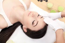 Seulement… vous hésitez entre devenir esthéticienne à domicile ou ouvrir un institut de beauté. Estheticienne A Domicile Etapes Formations Materiel