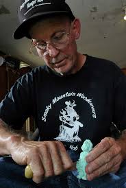 Groves whittler carves out niche online