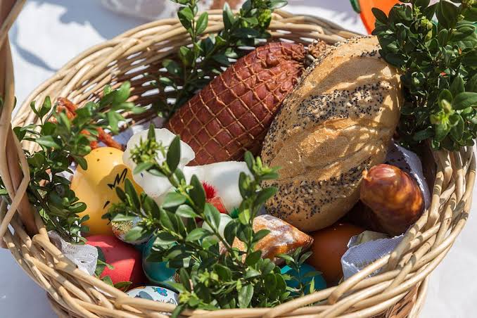 Mga resulta ng larawan para sa Easter basket blessed in Poland"
