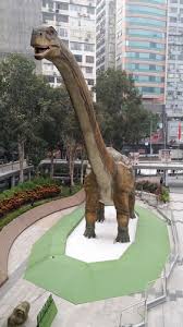 5f 物質科學展示區 物理科學展示區 五樓包含科學遊戲的世界、探索物理世界及探索化學世界等三個展覽區。 科學遊戲的世界展示區位於本館五樓西側展示廳，本區的展覽內容有「力量和運動」，由各種體驗裝置構成。 é¦™æ¸¯ç§'å­¸é¤¨ è¼•æ—…è¡Œ