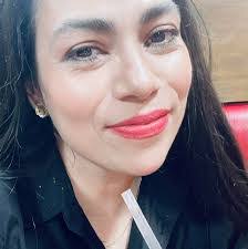 Kim Hefty's Instagram, Twitter & Facebook