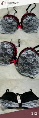 Teen's white bra & cleavage revealed in public park categories La Senza Bras
