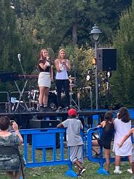 Réjane dans la rue est l'art. La Rue Est Vers L Art Home Facebook