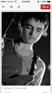 Pin By Nancy Pritchard On Pete Doherty Babyshambles Libertines The Libertines Pete Doherty Pearl Necklace