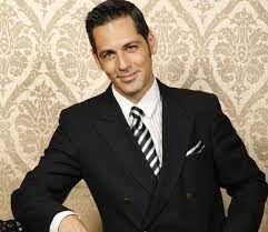 Is a romanian entertainer, tv presenter, one of the most important romanian tv personalities, and the son of actor ștefan bănică sr. Stefan Banica Jr Incredibil Pe Cine A Lasat Gravida Stefan Banica Jr Si Https Www Youtube Com Watch V Rhjkc Junior Roma People Single Breasted Suit Jacket
