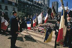 La rafle du vel d'hiv (16 juillet 1942) a été la plus grande arrestation massive de juifs réalisée en france pendant la seconde guerre mondiale, essentiellement de juifs étrangers ou apatrides réfugiés en france. Rafle Du Vel D Hiv 16 17 Juillet 1942 Larousse