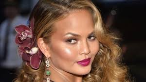 She won rookie of the year in 2010 and appeared on the 2014 cover alongside nina agdal and lily aldridge. Chrissy Teigen Padophile Hat Das Model Mit Dem Epstein Skandal Zu Tun News De