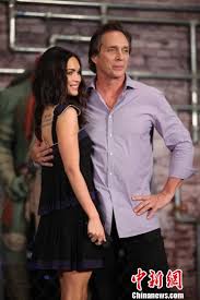 He is known for his television roles as sheriff tom underlay on invasion, alexander mahone on prison break, and adam janikowski on mom. Entertainment Weekly Photos Oct 25 31 8 Chinadaily Com Cn