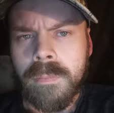 Sooo i think I may have figured out a glitch to get unlimited A-class alien  multi-tools. At this point I filled up my inventory and a weapon rack, I've  done sold 40