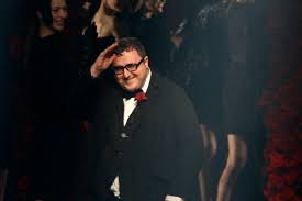 Alber elbaz arrives at the fashion awards in 2019. Mqayke1fx6uabm