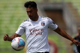 Es un delantero de área, no lo saquemos a la punta. Fotos La Alineacion Estelar De Colo Colo Para El Crucial Superclasico Ante La U Alairelibre Cl