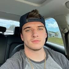 Ethan Wolfe's Instagram, Twitter & Facebook