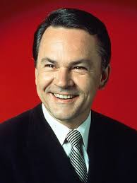 El actor estadunidense robert hogan, que apareció en más de 150 títulos de cine, teatro y sobre todo televisión durante seis décadas de carrera, entre ellos las series televisivas m*a*s*h y the wire. Picture Of Bob Crane Bobs Pic Movie Stars Actors