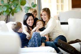 Ashlee Raubach Photography At Home With The Parrette Family Lifestyle Photography Family Family Photoshoot Casual Family Photos