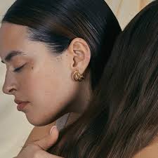 INTERLINKED GOLD HOOPS