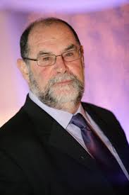 Crowd mourns slain jeweler at Temple Israel service