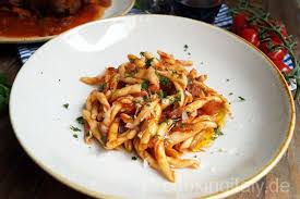 Strozzapreti Mit Sugo Vom Ochsenschwanz Rezept Italienisches Essen Ochsenschwanz Rezeptideen