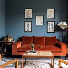 Podemos chamar o projeto de cshp_dapper1. Revestido Em Veludo No Tom Terracota O Sofa E O Centro Das Atencoes Do Espaco Que Recebeu Pintu London Living Room Elegant Living Room Beautiful Home Designs