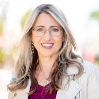 Anna Halliwell's Instagram, Twitter & Facebook