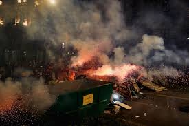 FOTO Državi na rubu Europe prijeti građanski rat: Nasilni neredi na  ulicama, građani izazvali totalni kaos | Večernji.hr