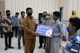 Huraikan sejarah penubuhan baitulmal dan pelaksanaannya pada zaman bani umayyah. 1919 Siswa Di Banda Aceh Terima Beasiswa Usulan Teuku Riefky Harsya