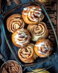 Bananen Zimtschnecken Im Bratapfel Eine Hommage An Den Klassiker Jasmins Good Life Gebratene Apfel Lebensmittel Essen Zimtschnecken
