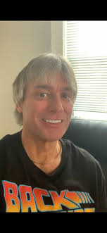 I'm currently a level 27 rouge and this is my first legendary drop. Is it a  good item ? There's so much terminology to this game that I'm still  learning it