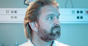 Plastisch chirurg Bouman: 'Een borstvergroting is niet zoals het kopen van  een trui'