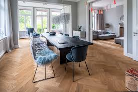 Dennebos Flooring Visgraat Vloer In N 09 Kleur Voor Een Particuliere Woning In Hamburg Dining Table Conference Room Table Home Decor