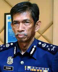 Kastam diraja malaysia (jkdm) telah mengisytiharkan 2014 sebagai tahun memerangi rokok haram dengan pelancaran kempen ops outlet pada 6 mac lalu. Hilangnya Sebutir Pertama Di Dalam Jabatan Kastam Persatuan Pegawai Kanan Kastam Malaysia Cawangan Wpkl