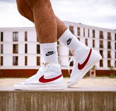 Nike Blazer Mid 77 Vintage Habanero Red Sail White Blazer Mid 77 Vintage White Red In 2020 Nike Blazer Outfit Sneaker Damen Turnschuhe Nike
