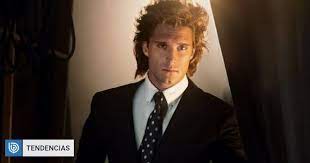 Un actor de la serie 'luis miguel' denunció públicamente a diego boneta debido a que supuestamente lo golpeó durante la grabación de una escena. Up To Six Hours Of Make Up This Is How Diego Boneta Prepared To Be Luis Miguel Again Tv And Show