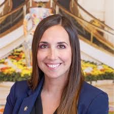 Taylor Medeiros's Instagram, Twitter & Facebook