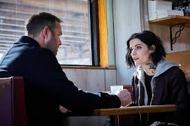 Réalisé par martin gero avec jaimie alexander, sullivan stapleton, rob brown, audrey esparza, ashley johnson genre dramatique, thriller, action. Blindspot Recap Season 4 Episode 14 Ew Com