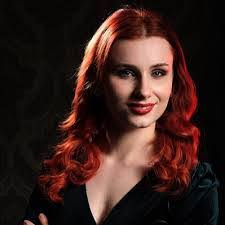 Hannah Roper's Instagram, Twitter & Facebook