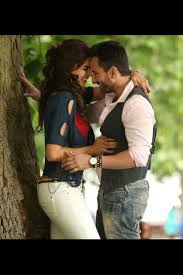 Cocktail Still Deepika Padukone And Saif Ali Khan Cocktail Movie Deepika Padukone Girl Humor