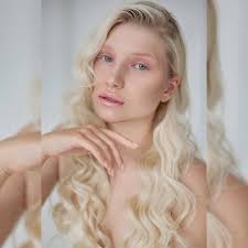 Beautiful shooting with great @vanity_photography und lovely  @xperlenvordiesaeuex ❤️ Designer @chronomatic_latex Thx a lot 🔥  #editorialmakeup #editorials #darkartist #latex #model #portrait #makeup  #mac #ghd #nyx #face #girl #glow #gloss #contouring ...