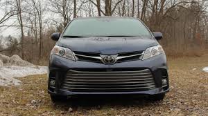 2019 Toyota Sienna Awd 2018 Chrysler Pacifica Hybrid Compared Autoblog