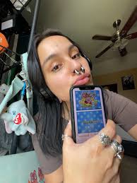 Come hangout while I play games 🥰