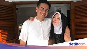 Pria yang kerap memerankan tokoh antoagonis ini meninggal dunia karena penyakit infeksi lambung. Rina Gunawan Meninggal Dunia Dan Ketegaran Teddy Syah