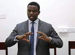 Ladslaus matindi akizungumza na waandishi wa habari katika viwanja vya leaders leo mara wakati wa zoezi la kuchangia damu kwa wahitaji mbaimbali ili kuokoa maisha ya wagonjwa wanaohitaji damu. Michezo Hongera Innocent Bashungwa Kuchaguliwa Kuwa Facebook