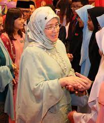 Brigadeshare rpa tunku azizah aminah mencemar duli ke garage sale datuk rizalman. Tunku Azizah Aminah Maimunah Iskandariah Wikipedia Tiáº¿ng Viá»‡t