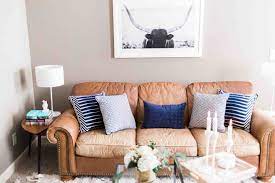 Camel living room furniture : 16 Ways To Decorate With Leather Furniture