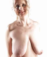 Pics von Frauen mit Hängetitten - Schlaffe Brüste hängen geil herunter -  PornPics24.com
