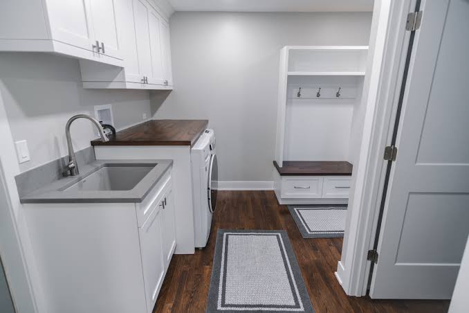 Drop zone organization ideas for reducing everyday clutter at home